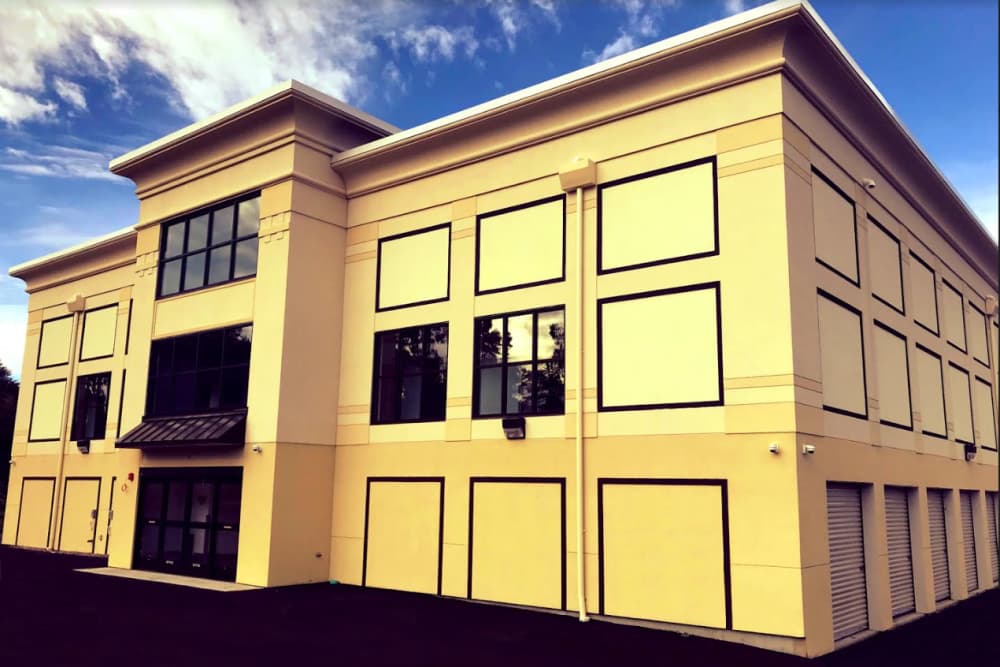 Self storage with drive up access in Darien